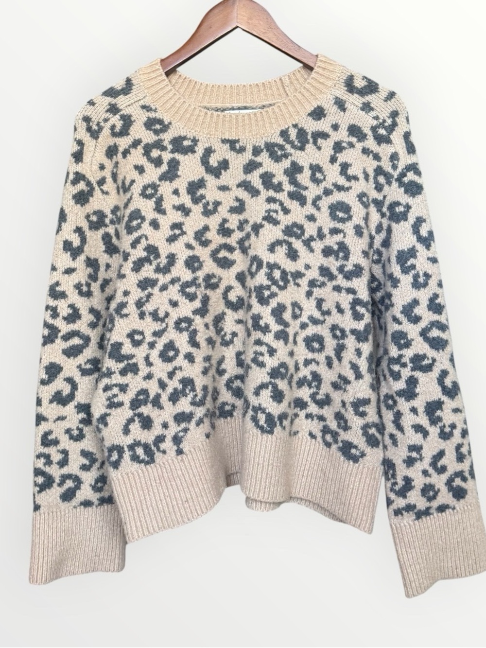 Abercrombie & Fitch Women's Leopard Print Crewneck Knit Pullover Sweater Size M